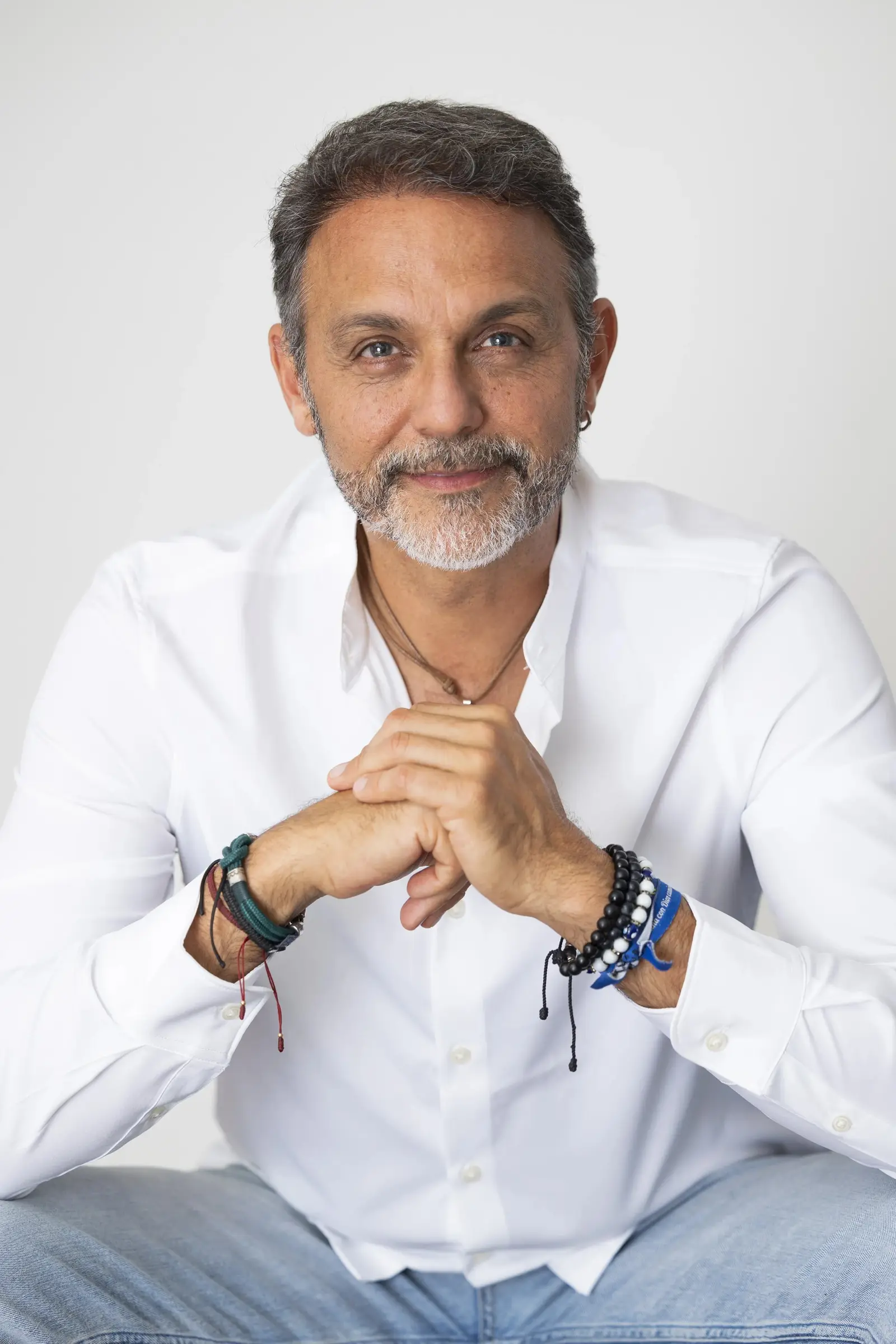 Alejandro Pérez Bolaños posing, professional portrait
