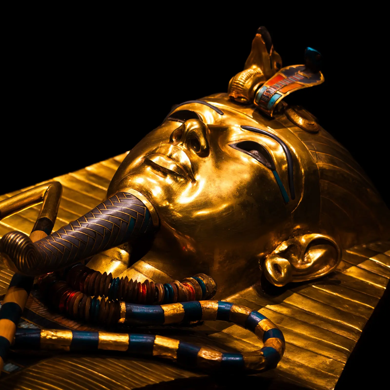 La máscara funeraria dorada de Tutankamón